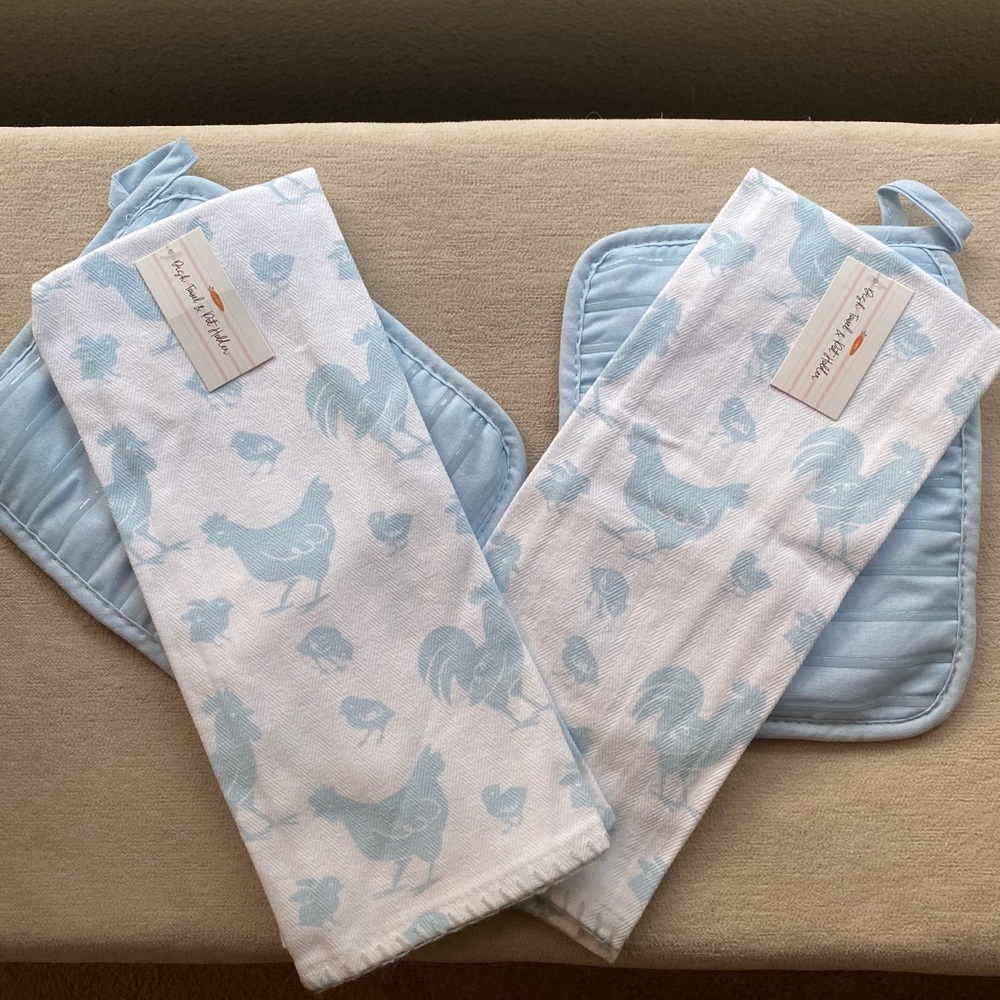 Kitchen Towel & Pot Holder Set Chicks,Chickens n Roosters NWT